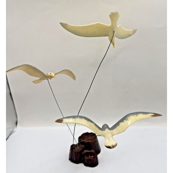 3 Seagulls in Flight Mod Kinetic Art Sculpture Lucite  Base - Picture 7 of 9